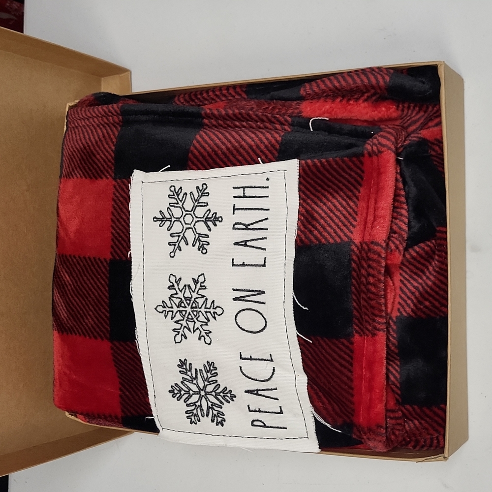 Rae Dunn Christmas Holiday Buffalo Plaid Fleece Throw Blanket Red Black 50 X 60" - Picture 7 of 8